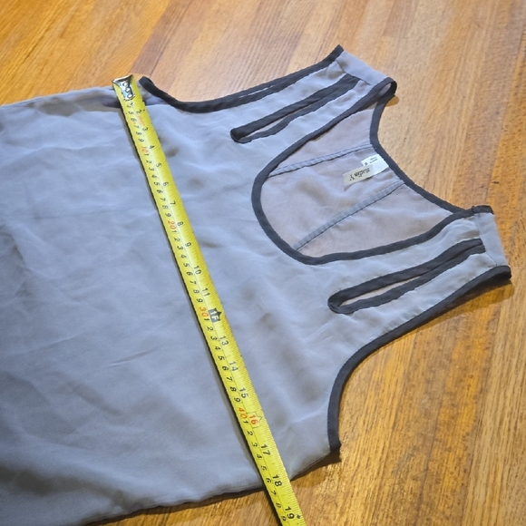 Studio Y Women Medium Gray Ombre Cut Out Round Neck Sleeveless Sheer Tank Top - Picture 5 of 6